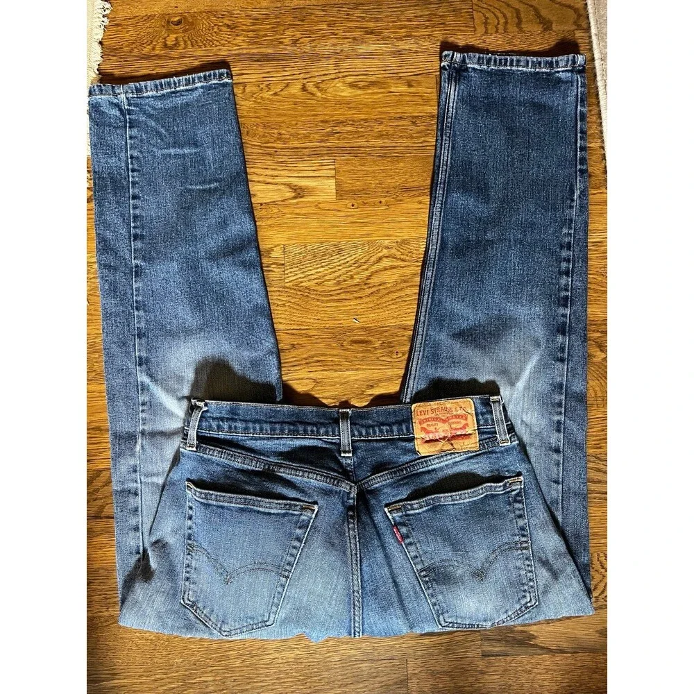 Men’s 505 Levi’s Denim BlueJeans Sz 32 x 30 Medium Wash Distressed